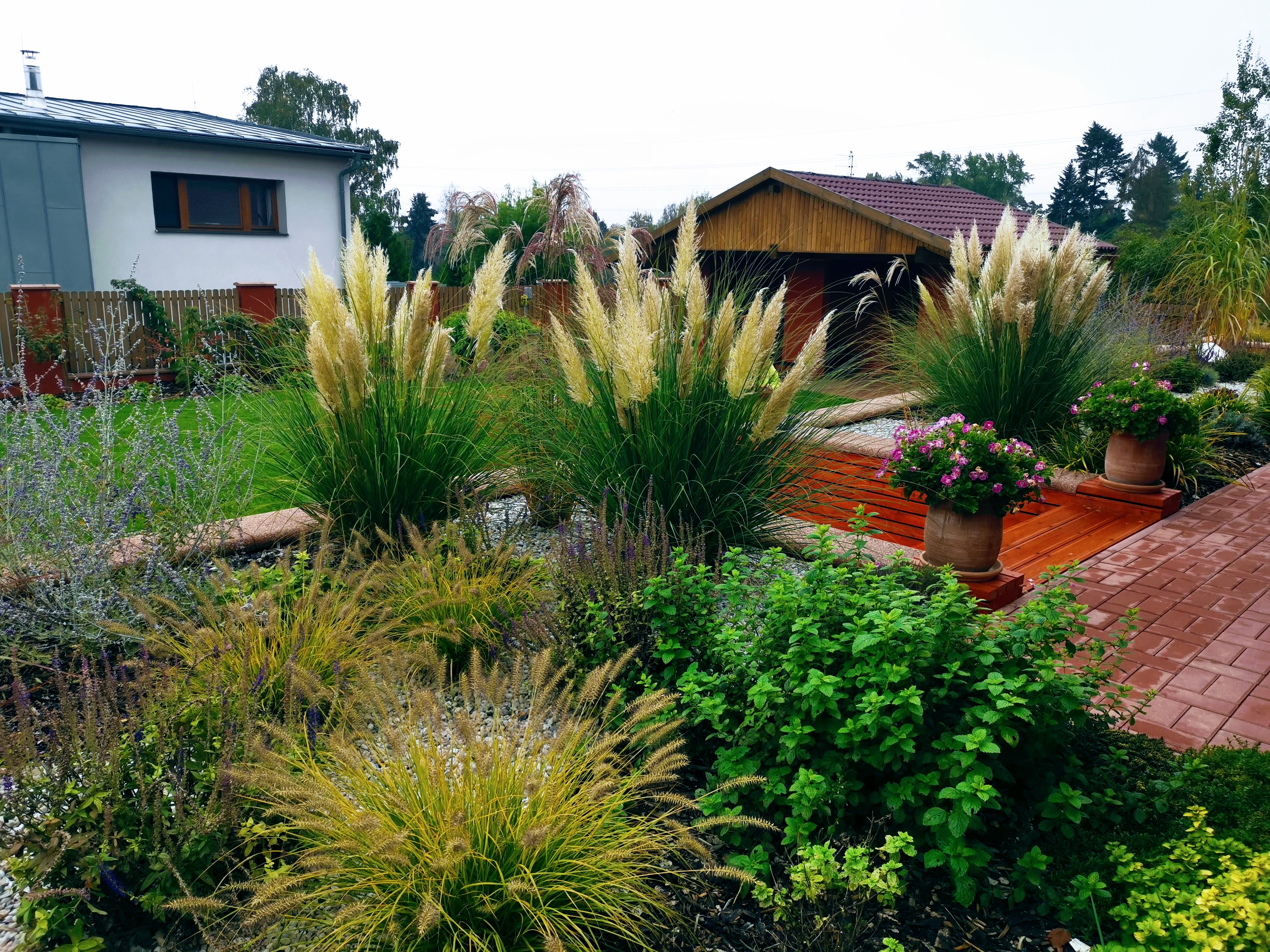 Moderní zahrada u RD v Chomutově